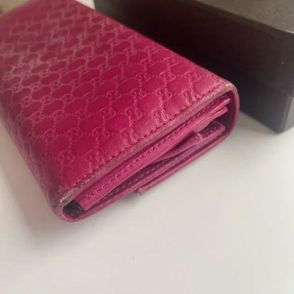 Gucci Wallet Microguccissima Leather Chain color Fuchsia Pink limited Edition